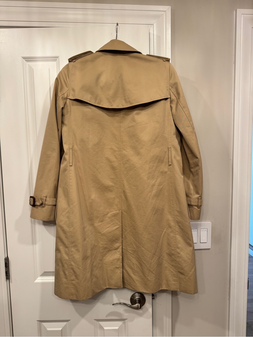 Burberry Beige Classic Trench Coat with Belted Waist (Kensington model) - Picture 5 of 5